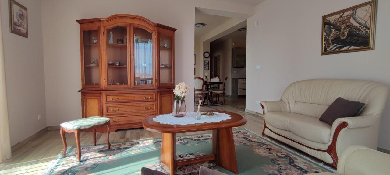 White Column House Apartment Diosd Ngoại thất bức ảnh