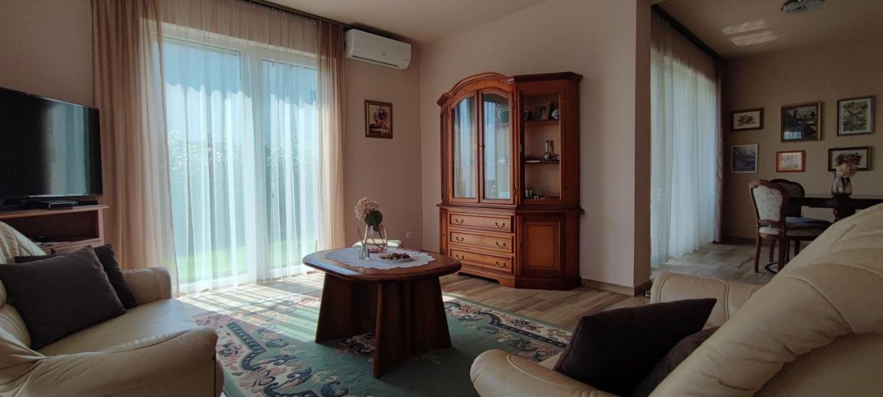 White Column House Apartment Diosd Ngoại thất bức ảnh